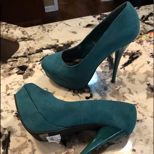 green heels / pumps size 6